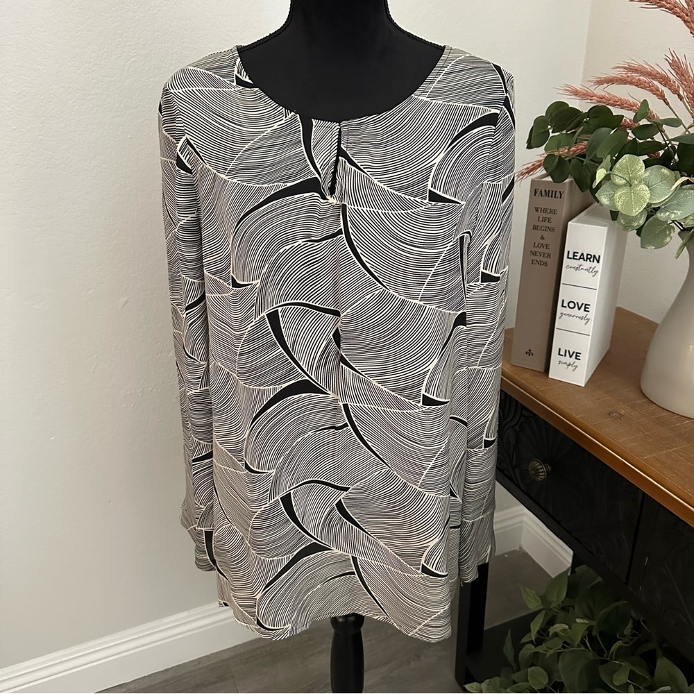 Hillard & Hanson Black and White Swirl Blouse, Peekaboo Neckline, Size XL